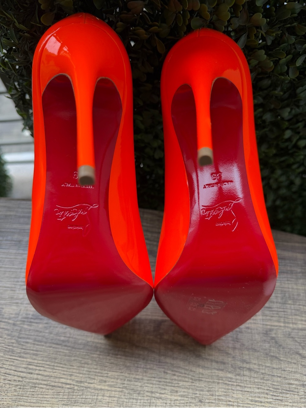 Christian Louboutin Hot Chick 100 Neon Orange Patent Pumps Heels New size 39/9 - Picture 7 of 11